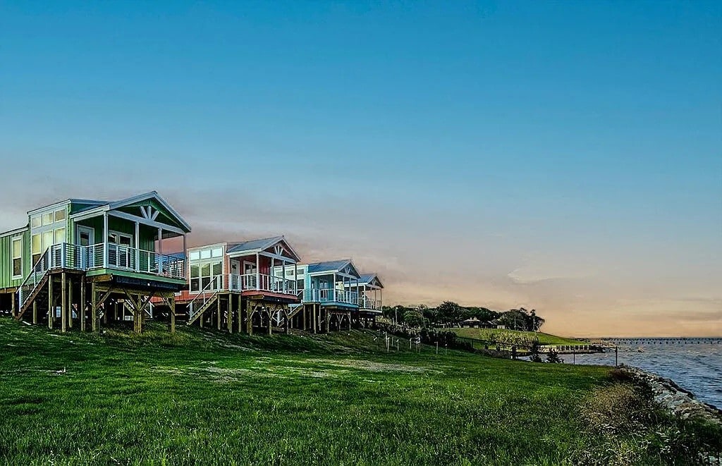 7030 FM 2354 in Beach City, TX - Foto de edificio