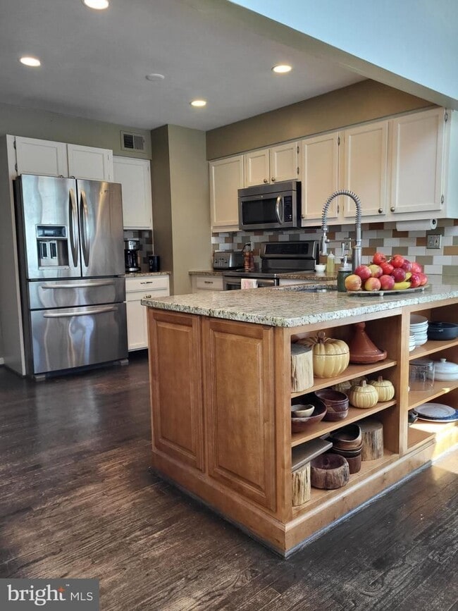 property at 833 Balls Bluff Rd NE