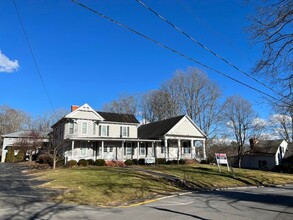 304 Courtney Dr in Lewisburg, WV - Building Photo - Building Photo