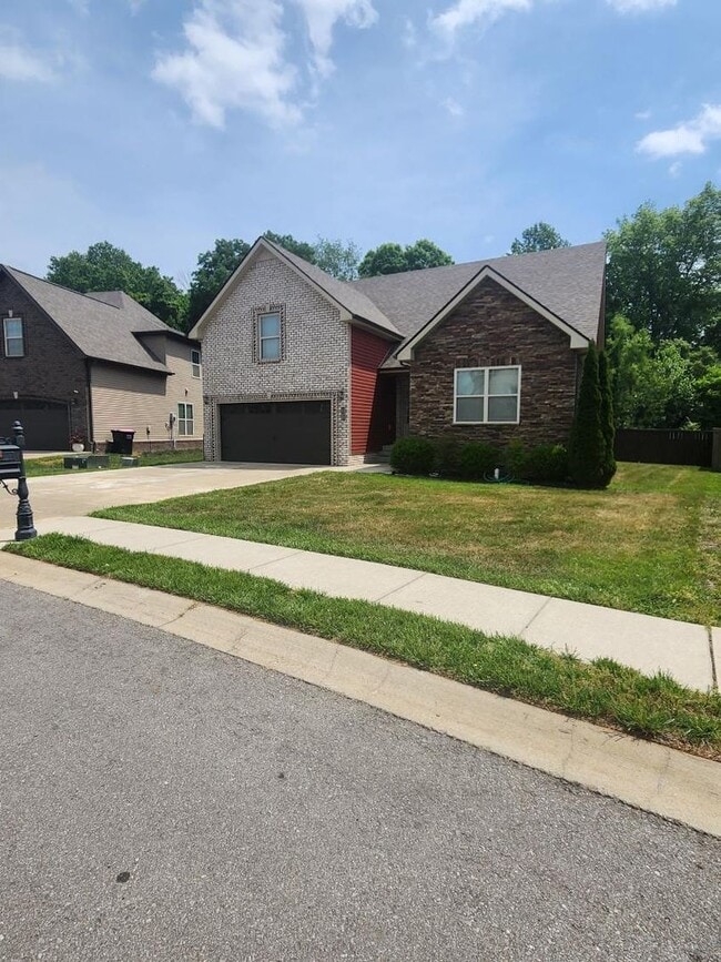 1655 Ellie Piper Cir in Clarksville, TN - Building Photo - Building Photo