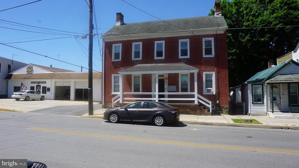 276 E Main St in Westminster, MD - Building Photo