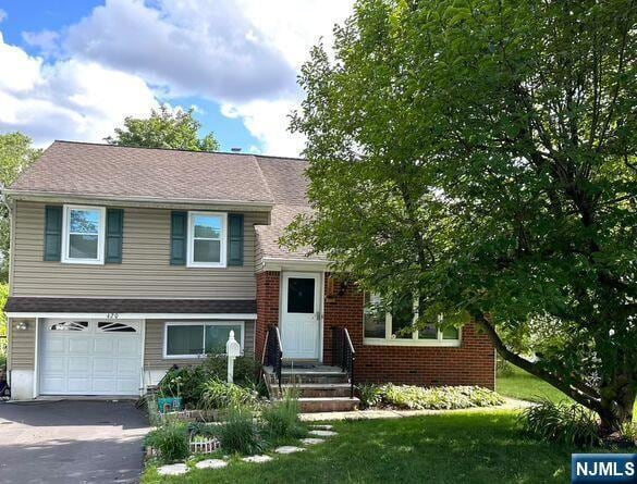 property at 420 Racetrack Rd