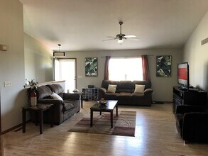 201 Highland Ridge Dr in Manhattan, KS - Building Photo - Building Photo