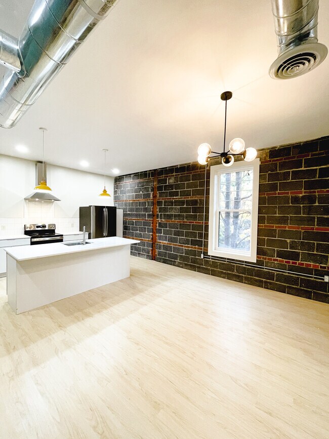 736 Park Ave NW, Unit 2C in Norton, VA - Building Photo - Building Photo