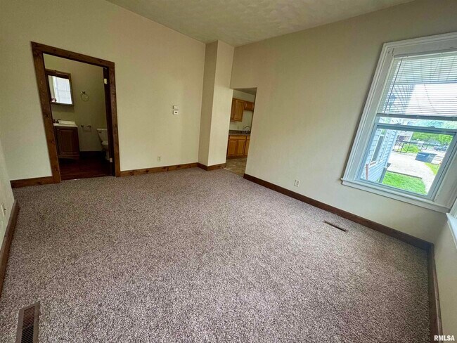 1206 N Perry St in Davenport, IA - Building Photo - Building Photo