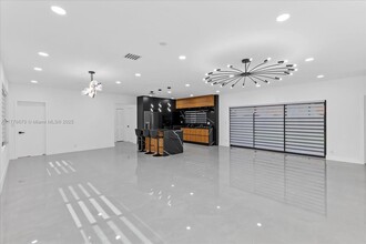 19511 NE 18th Pl in Miami, FL - Building Photo - Building Photo