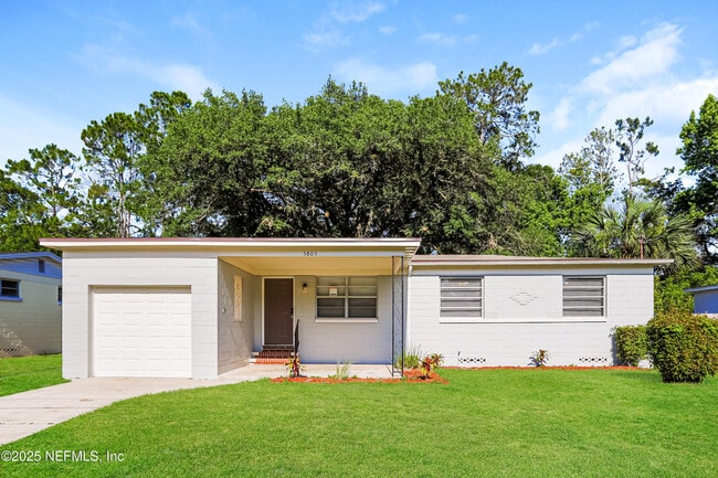 5805 Norde Dr E