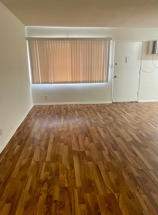 21707 Roscoe Blvd in Los Angeles, CA - Building Photo - Building Photo