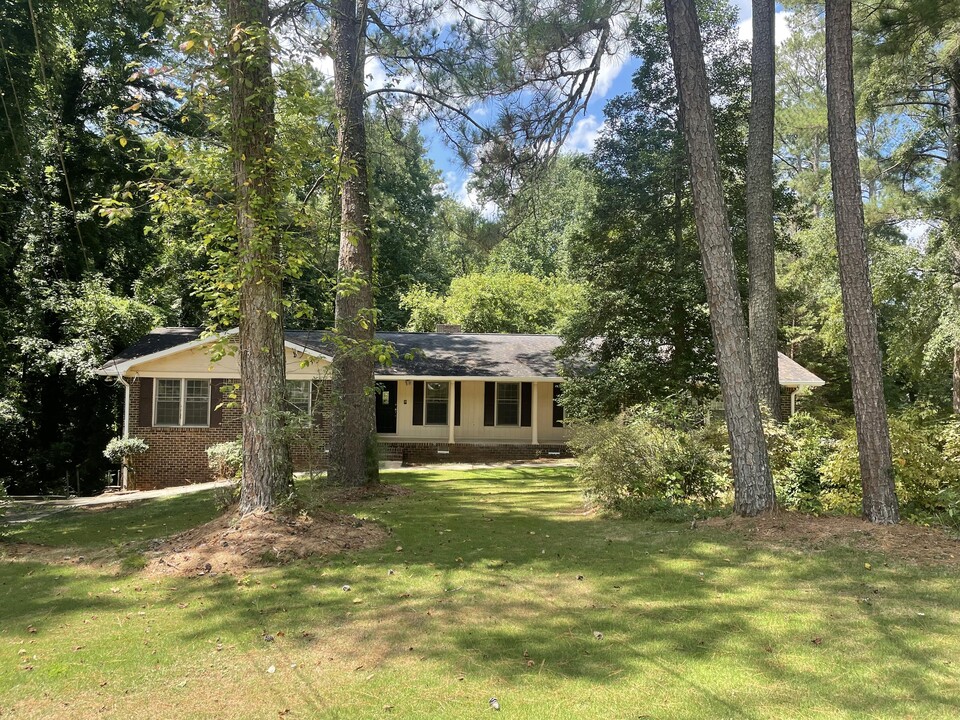 4201 Miners Creek Rd in Stonecrest, GA - Foto de edificio