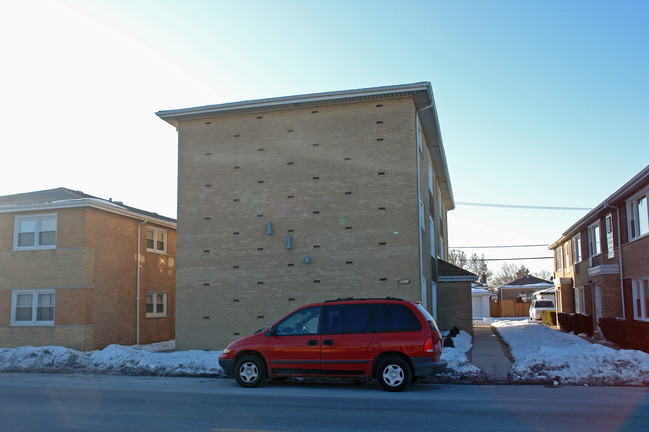 5839 W 63rd St in Chicago, IL - Building Photo - Building Photo