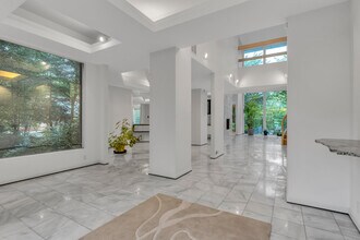 4 Landmark Terrace in Woodbridge, CT - Building Photo - Building Photo