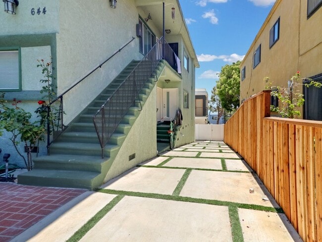 644 Pier Ave in Santa Monica, CA - Building Photo - Building Photo