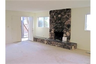 1060 Belmont Ave in Long Beach, CA - Foto de edificio - Interior Photo