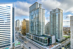 Pearl Place in Toronto, ON - Building Photo