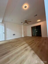 405 N Oaks Blvd in North Brunswick, NJ - Foto de edificio - Building Photo