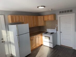 19 St Elizabeth St in Bristol, RI - Building Photo - Building Photo