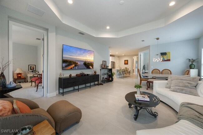 2401 Ariane Dr in Naples, FL - Building Photo - Building Photo