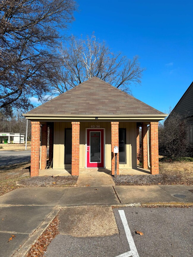 6236 Poplar Ave in Memphis, TN - Building Photo - Building Photo