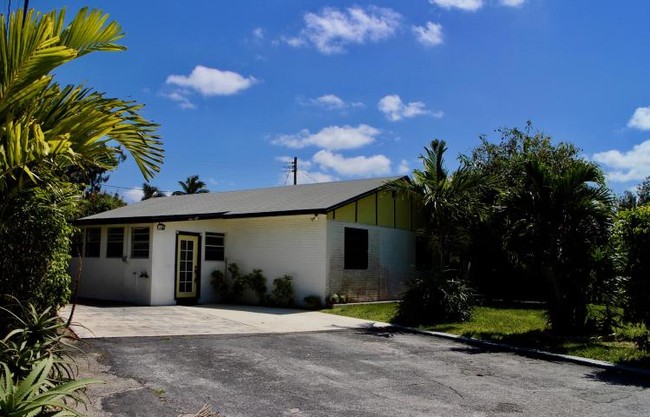 150 Manchester St in Boca Raton, FL - Building Photo - Building Photo