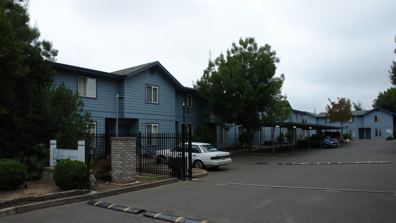 Lindsay Apartments in Springfield, OR - Building Photo
