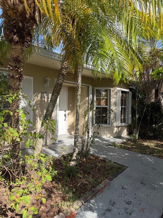 12695 SW 144th Terrace in Miami, FL - Building Photo