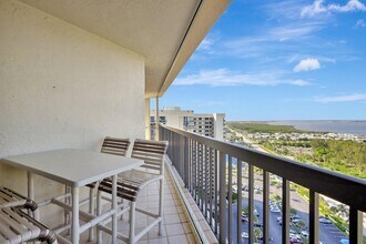 9500 S Ocean Dr, Unit Ph-10 in Jensen Beach, FL - Building Photo - Building Photo
