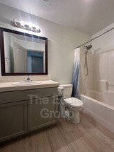 1838 Santa Cruz Dr W in Tulare, CA - Foto de edificio - Building Photo