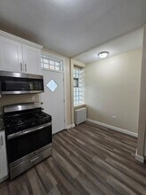 4831 W Roscoe St in Chicago, IL - Foto de edificio - Building Photo