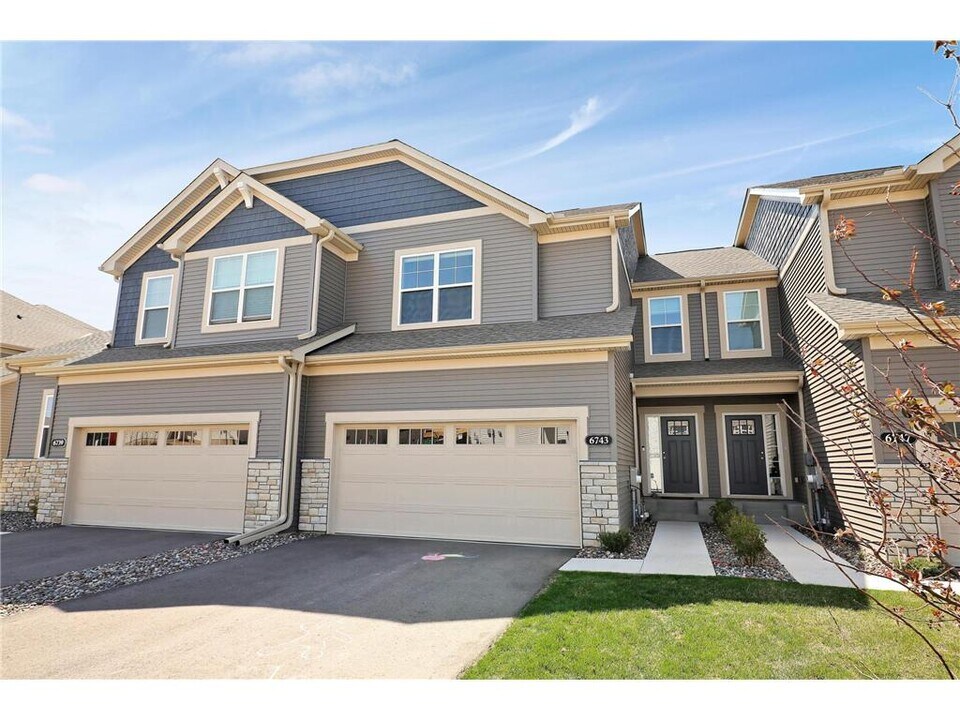 6743 Bluestem Wy in Minnetrista, MN - Building Photo