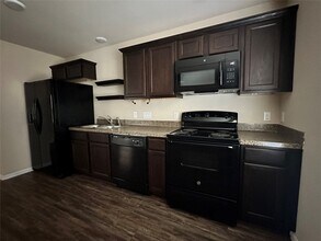 16697 E Hammon in Montgomery, TX - Building Photo - Building Photo