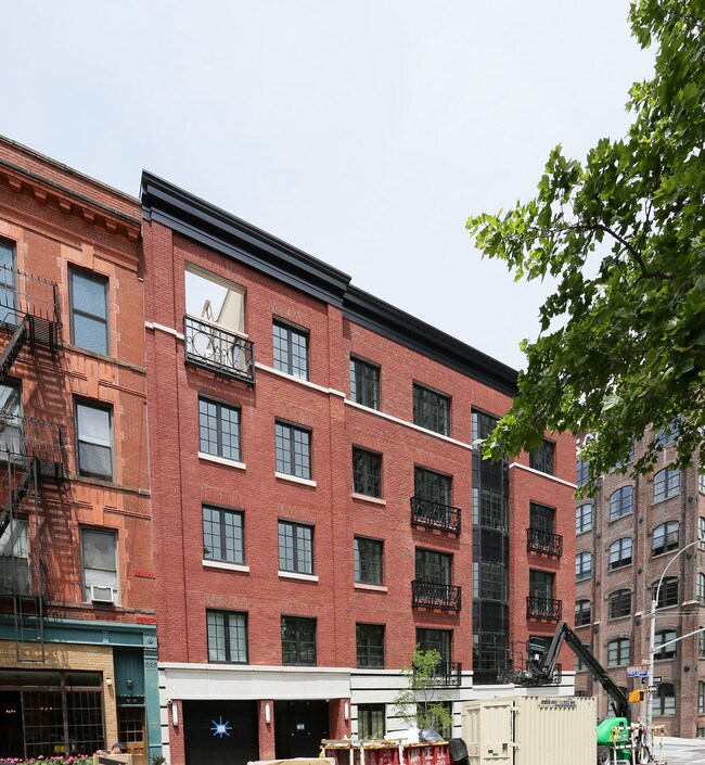 30 Henry St in Brooklyn, NY - Foto de edificio - Building Photo