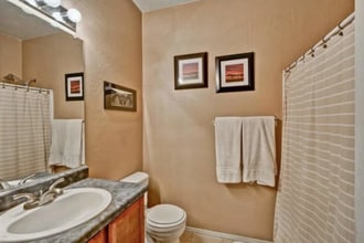 220 E Beth Dr, Unit Standard Bedroom in Phoenix, AZ - Building Photo - Building Photo