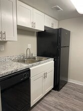 Peppertree Village Apartments in Lakeland, FL - Foto de edificio - Building Photo