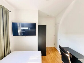 Furnished room/NOT APARTMENT in Brooklyn, NY - Foto de edificio - Building Photo