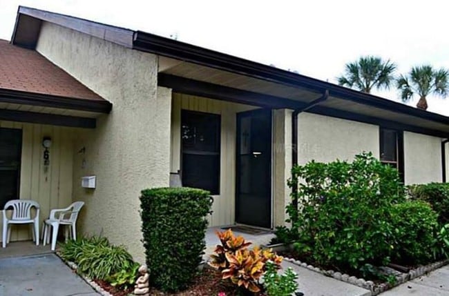 1320 Daffodil Pl, Unit # 7 in Dunedin, FL - Foto de edificio - Building Photo