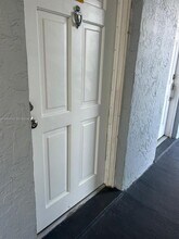 9375 Fontainebleau Blvd in Miami, FL - Foto de edificio - Building Photo