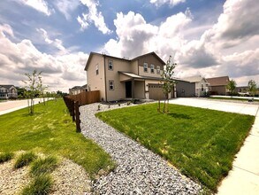 5607 Shady Oaks Dr in Windsor, CO - Building Photo - Building Photo