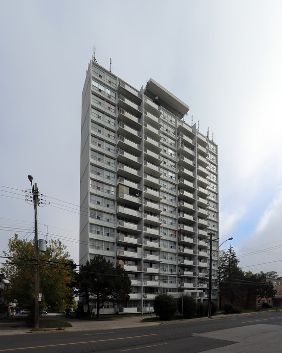 Redhill Tower in Hamilton, ON - Building Photo