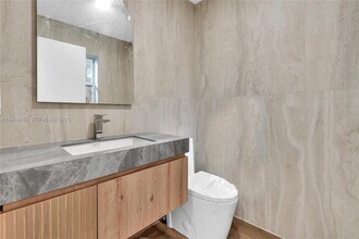 4917 SW 32nd Way in Fort Lauderdale, FL - Building Photo - Building Photo