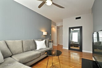 2649 N Kedzie Ave in Chicago, IL - Building Photo - Building Photo