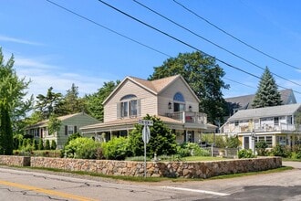 33 Wallis Rd in Rye, NH - Building Photo - Building Photo