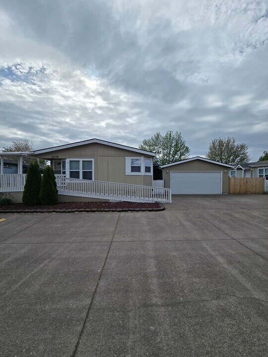 33178 Fuchsia Ln in Tangent, OR - Building Photo
