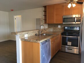 18530 Hatteras St in Los Angeles, CA - Building Photo - Building Photo