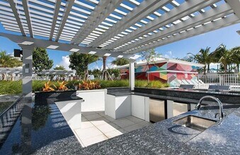 1776 Polk St, Unit 817 in Hollywood, FL - Building Photo - Building Photo
