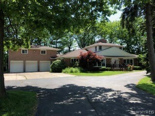 8101 Sheridan Dr in Buffalo, NY - Building Photo