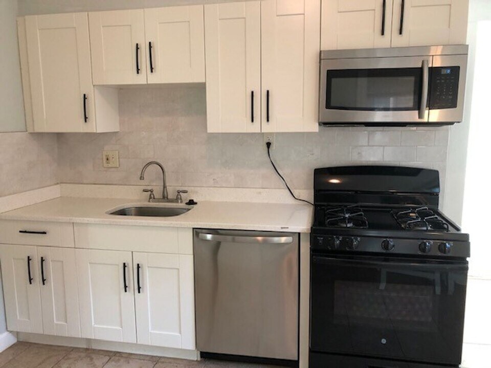 128 Glenville Ave in Boston, MA - Building Photo