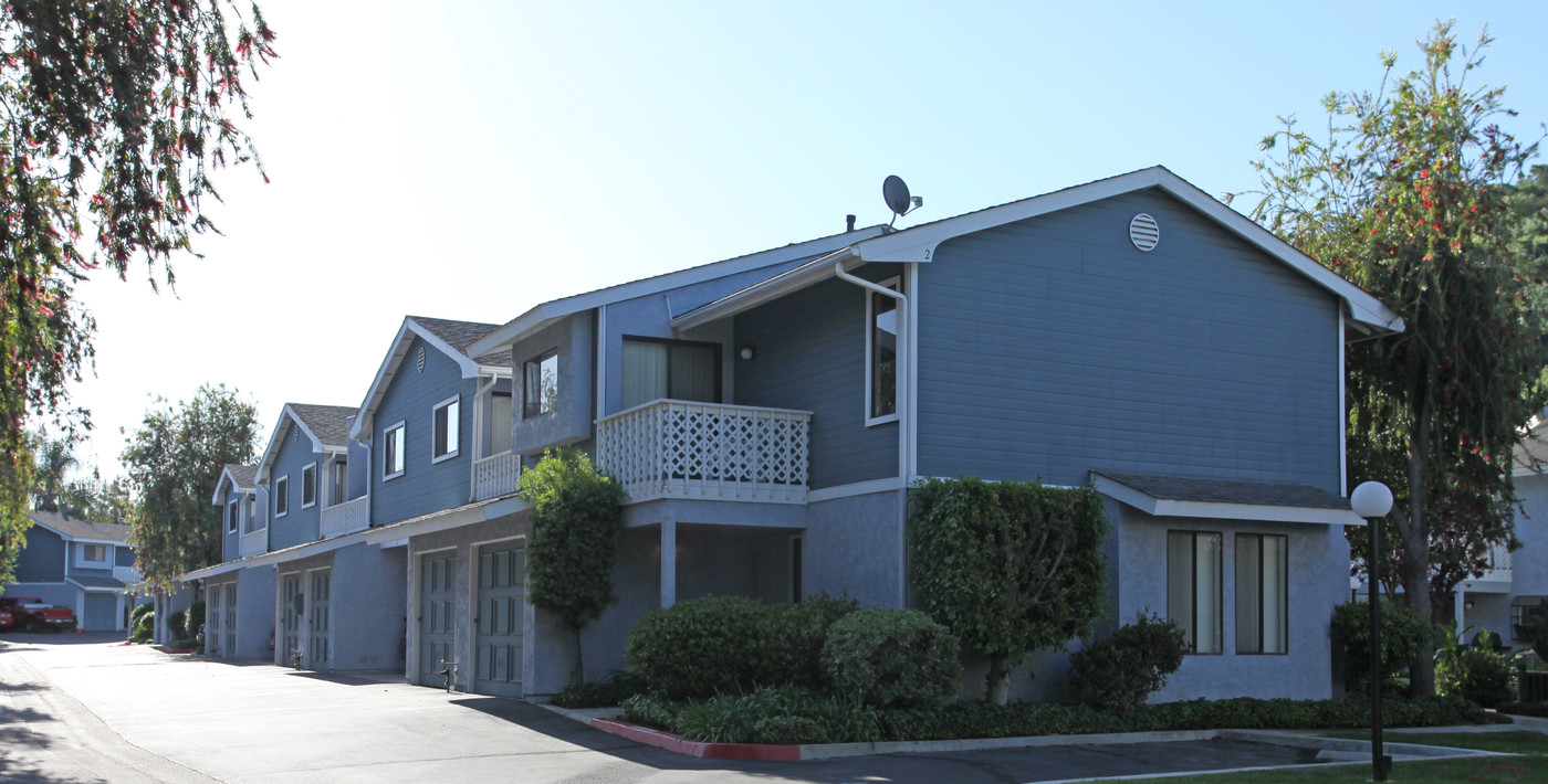 South Hills Villas in Glendora, CA - Foto de edificio