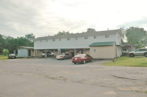 301 E Main St in Stroud, OK - Foto de edificio - Building Photo