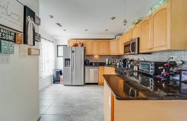11 Duer Pl-Unit -Room-1 in Weehawken, NJ - Building Photo - Building Photo