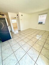823 NW 9th St in Hallandale Beach, FL - Building Photo - Building Photo